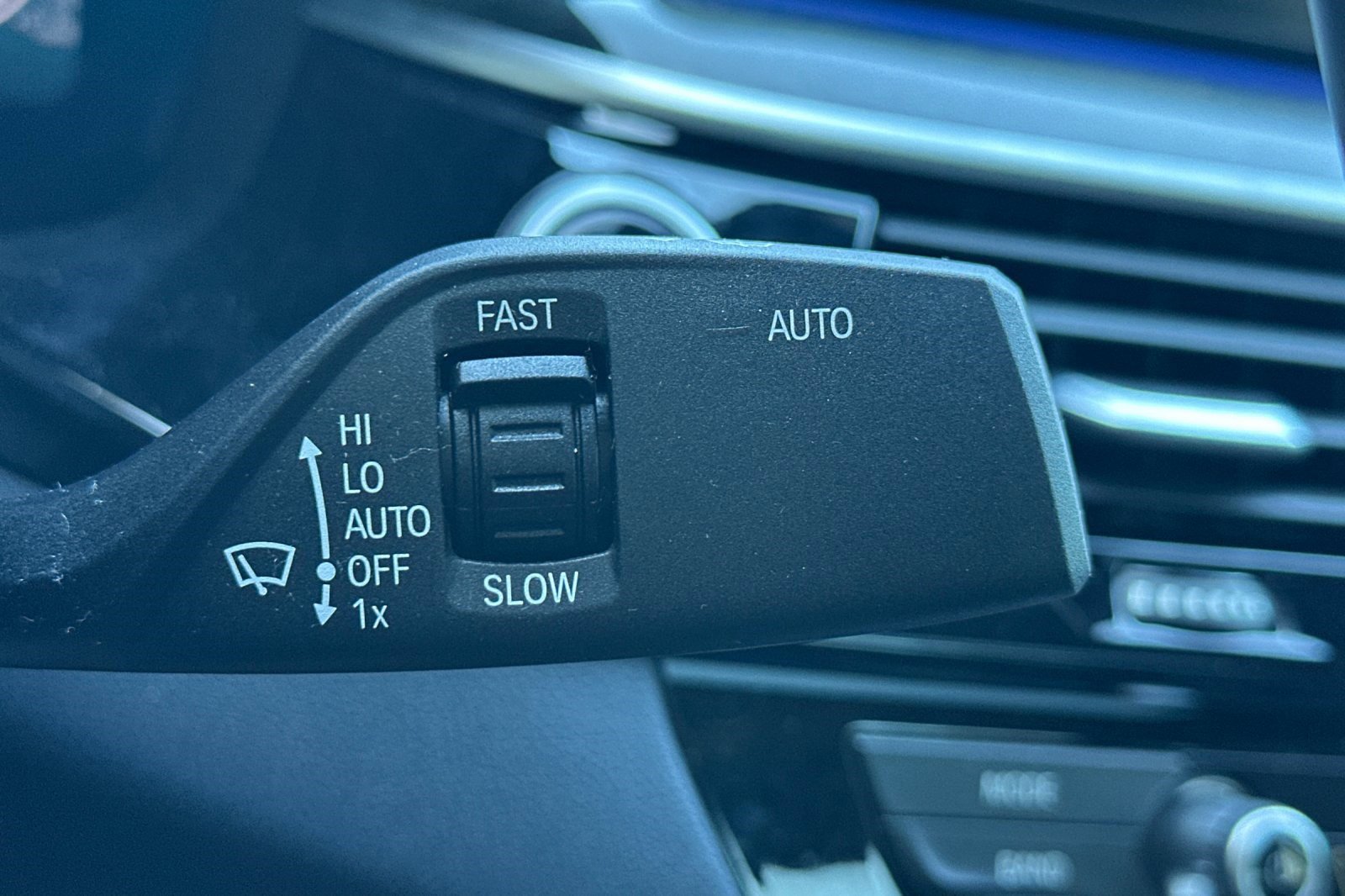 Used 2020 BMW 530e w/ M Sport Package image 32