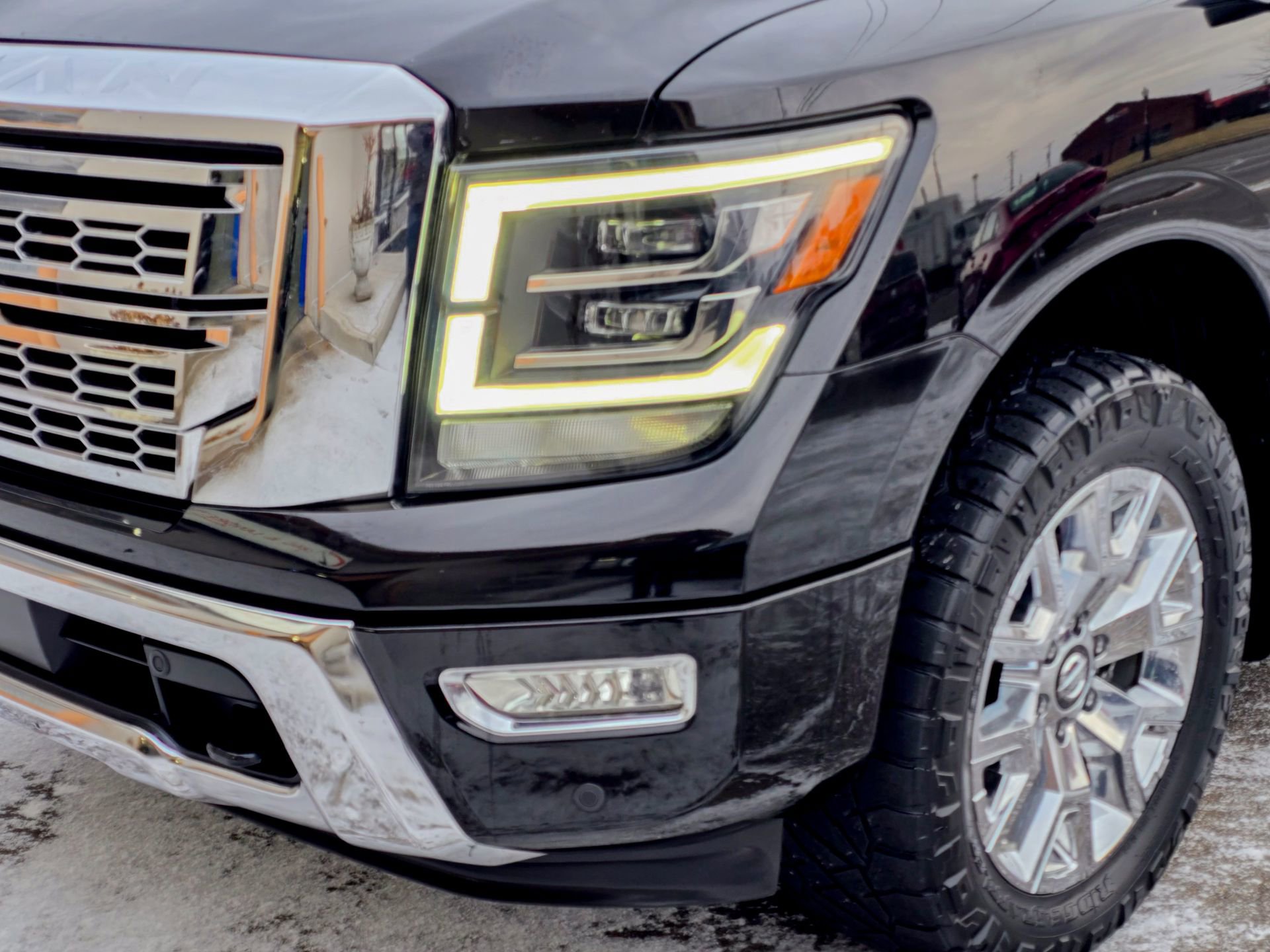 Used 2021 Nissan Titan SL w/ Moonroof Package image 5