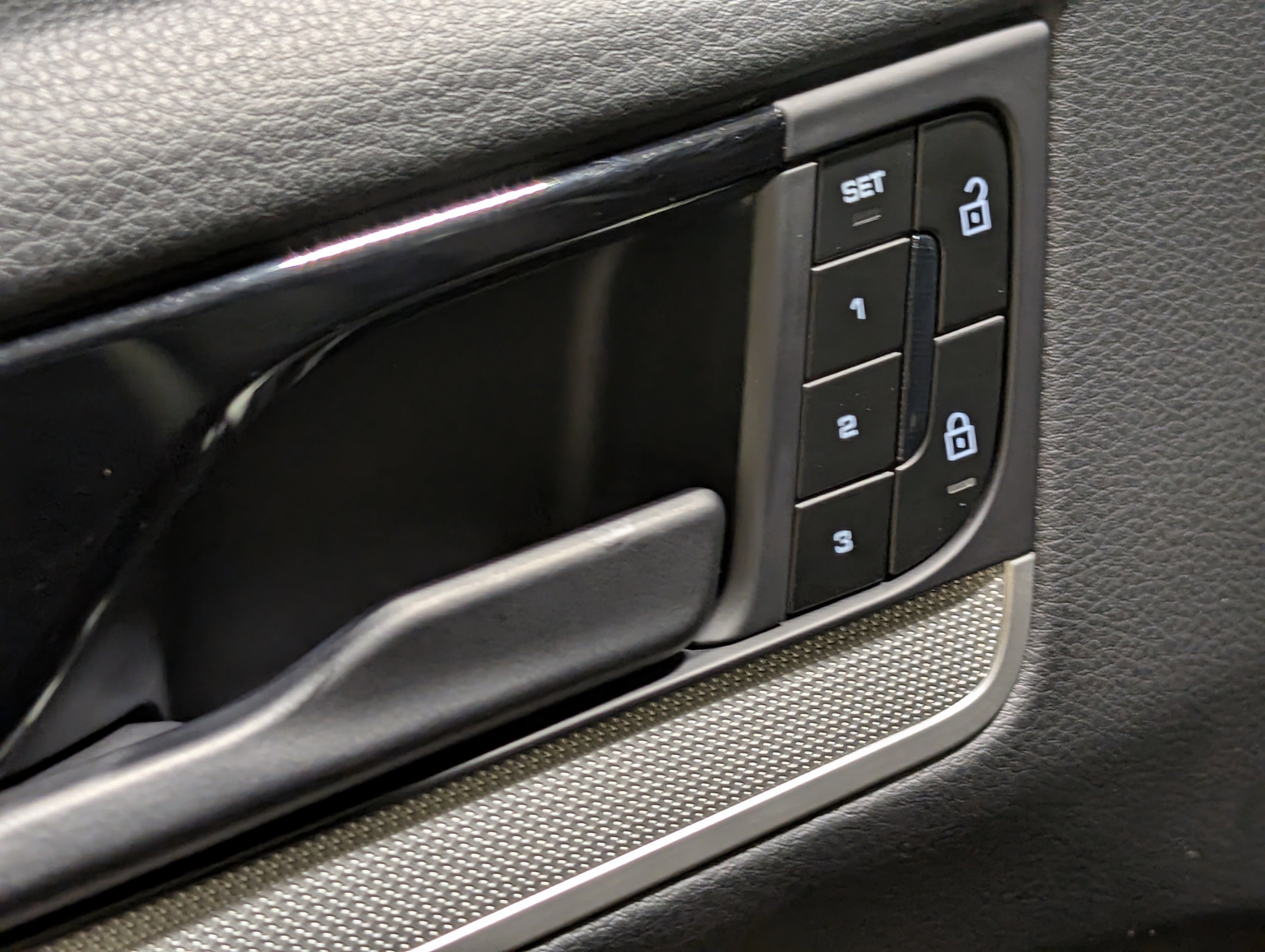 Certified 2024 Porsche Cayenne Coupe image 20