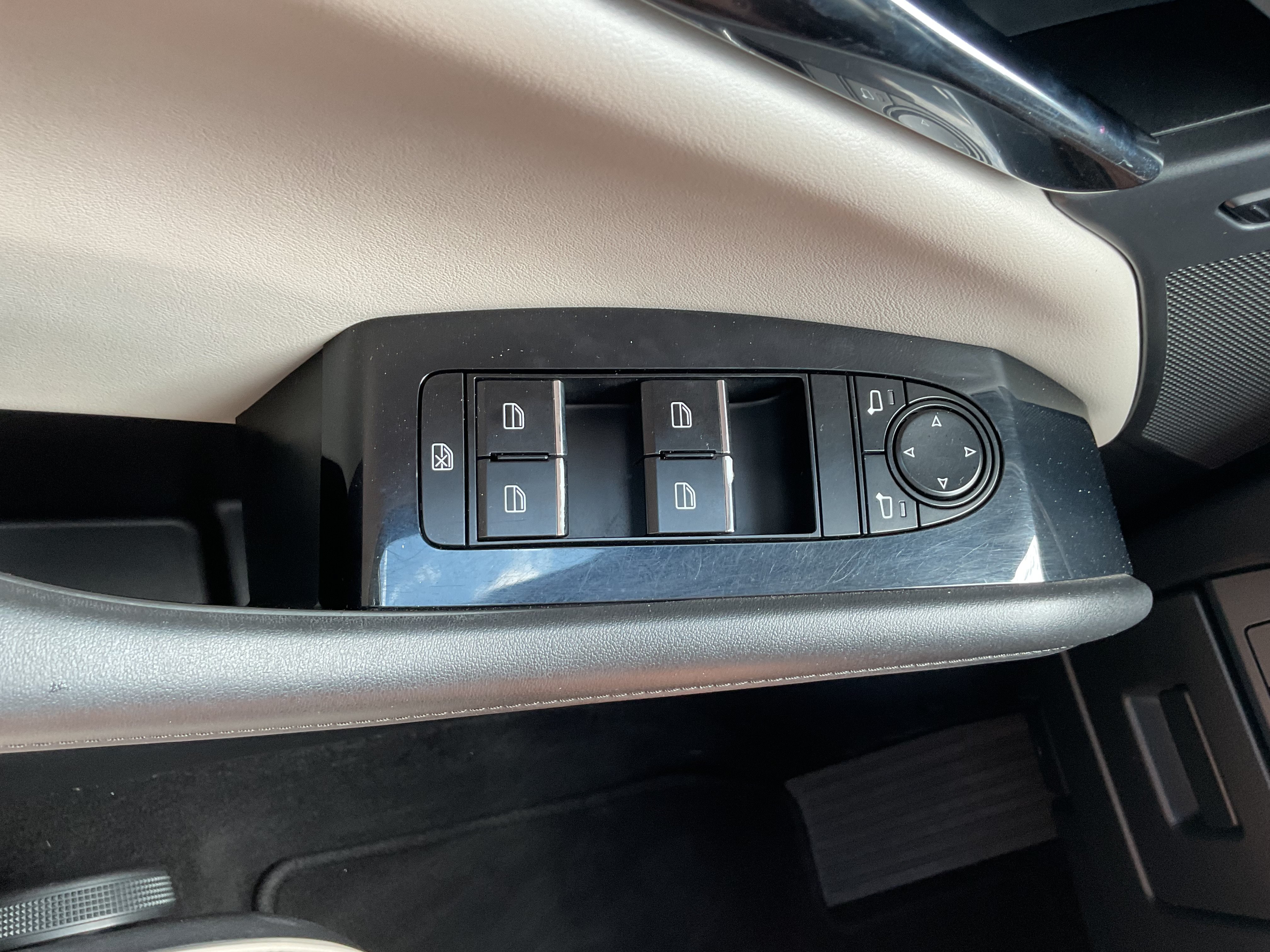 Used 2019 MAZDA MAZDA3 Hatchback FWD image 14