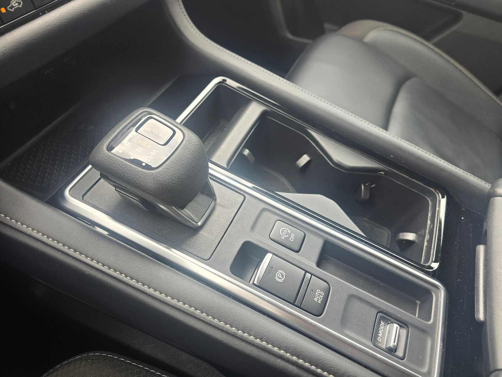 Used 2025 Nissan Pathfinder SL FWD image 31