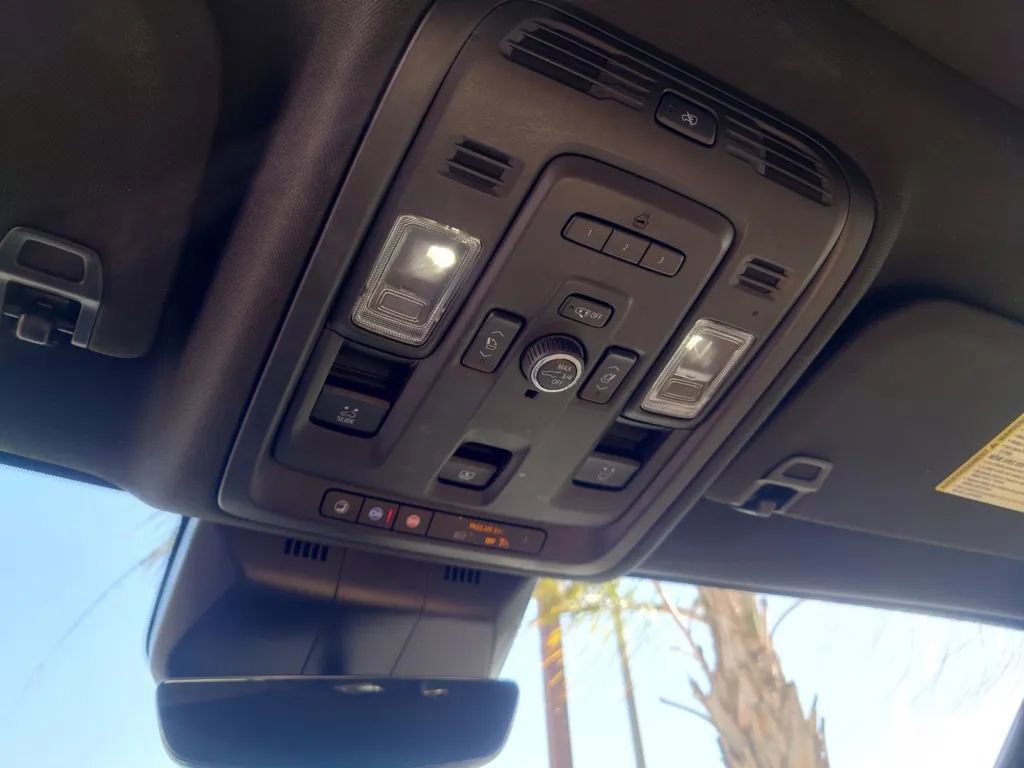 Used 2021 Cadillac Escalade ESV Premium Luxury image 25