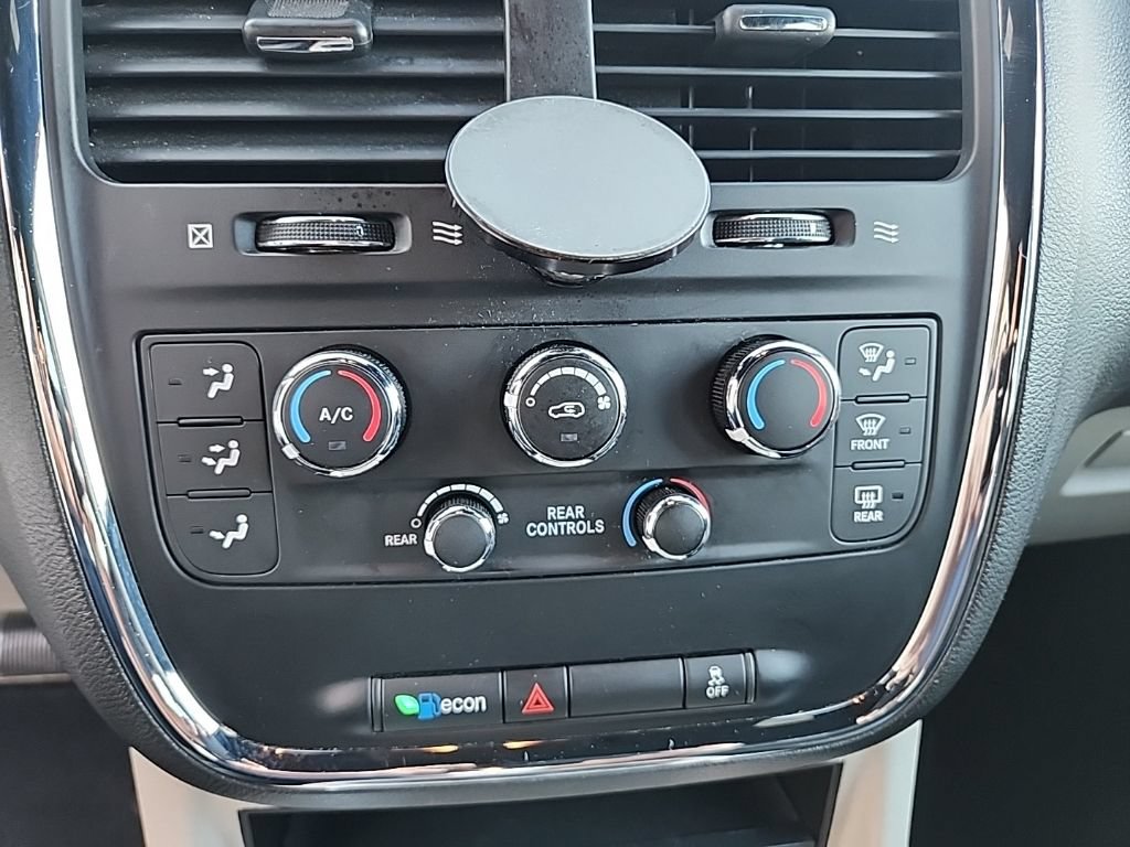 Used 2017 Dodge Grand Caravan SXT FWD image 18