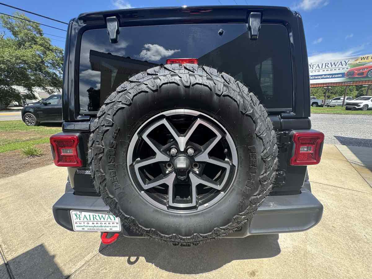 Used 2025 Jeep Wrangler Unlimited Rubicon w/ Convenience Group AWD/4WD image 31