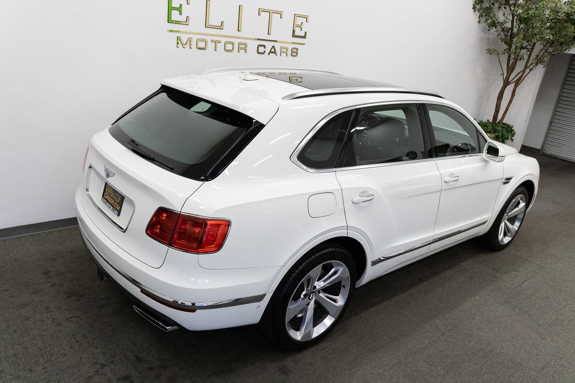 Used 2018 Bentley Bentayga AWD/4WD image 27