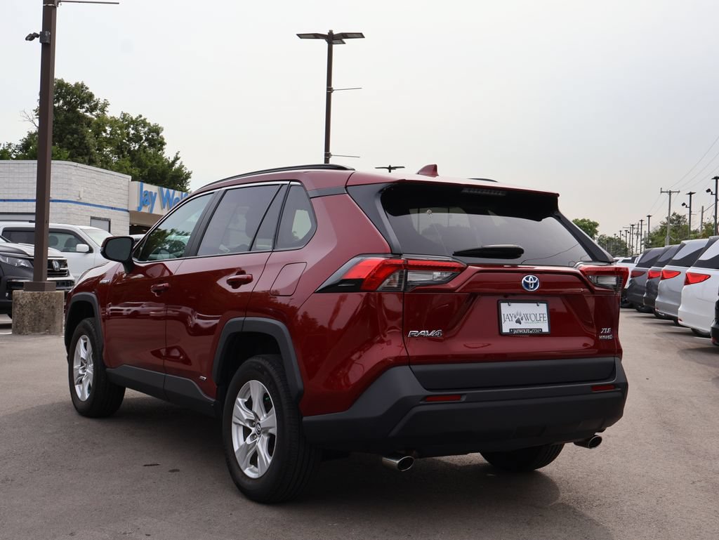 Used 2020 Toyota RAV4 XLE w/ XLE Grade Weather Package AWD/4WD image 5