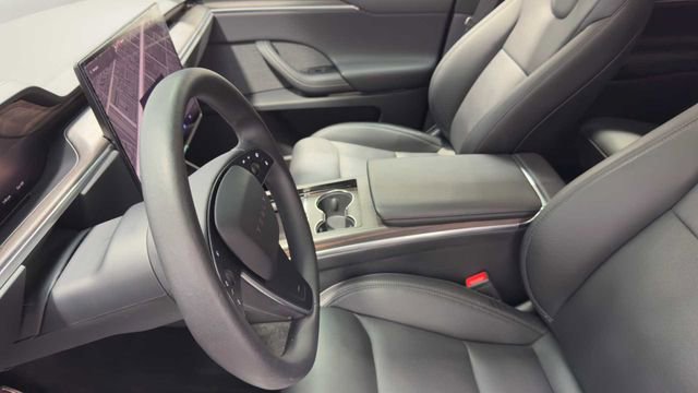 Used 2024 Tesla Model X image 26