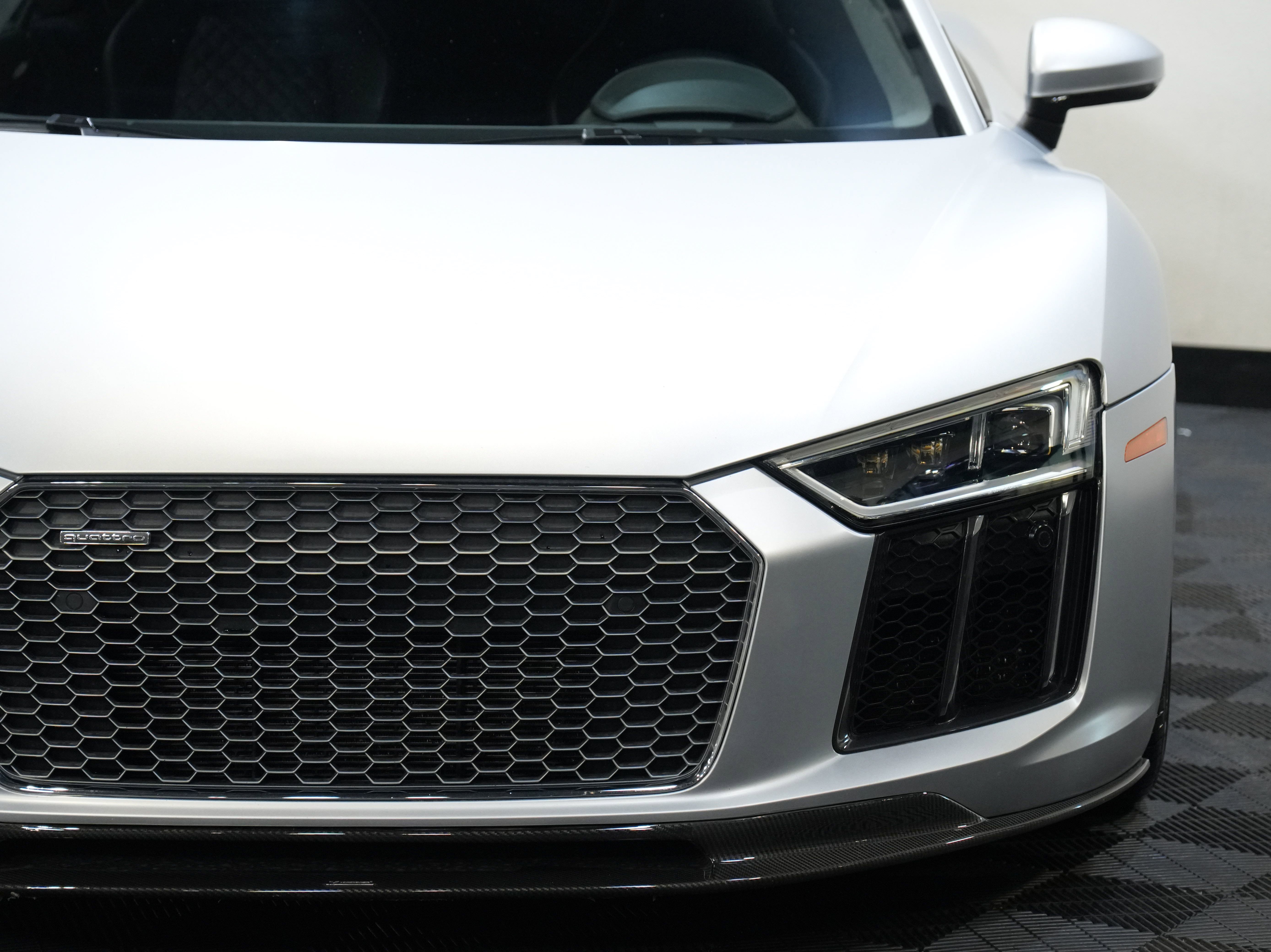 Used 2017 Audi R8 V10 w/ Carbon Exterior Package AWD/4WD image 10