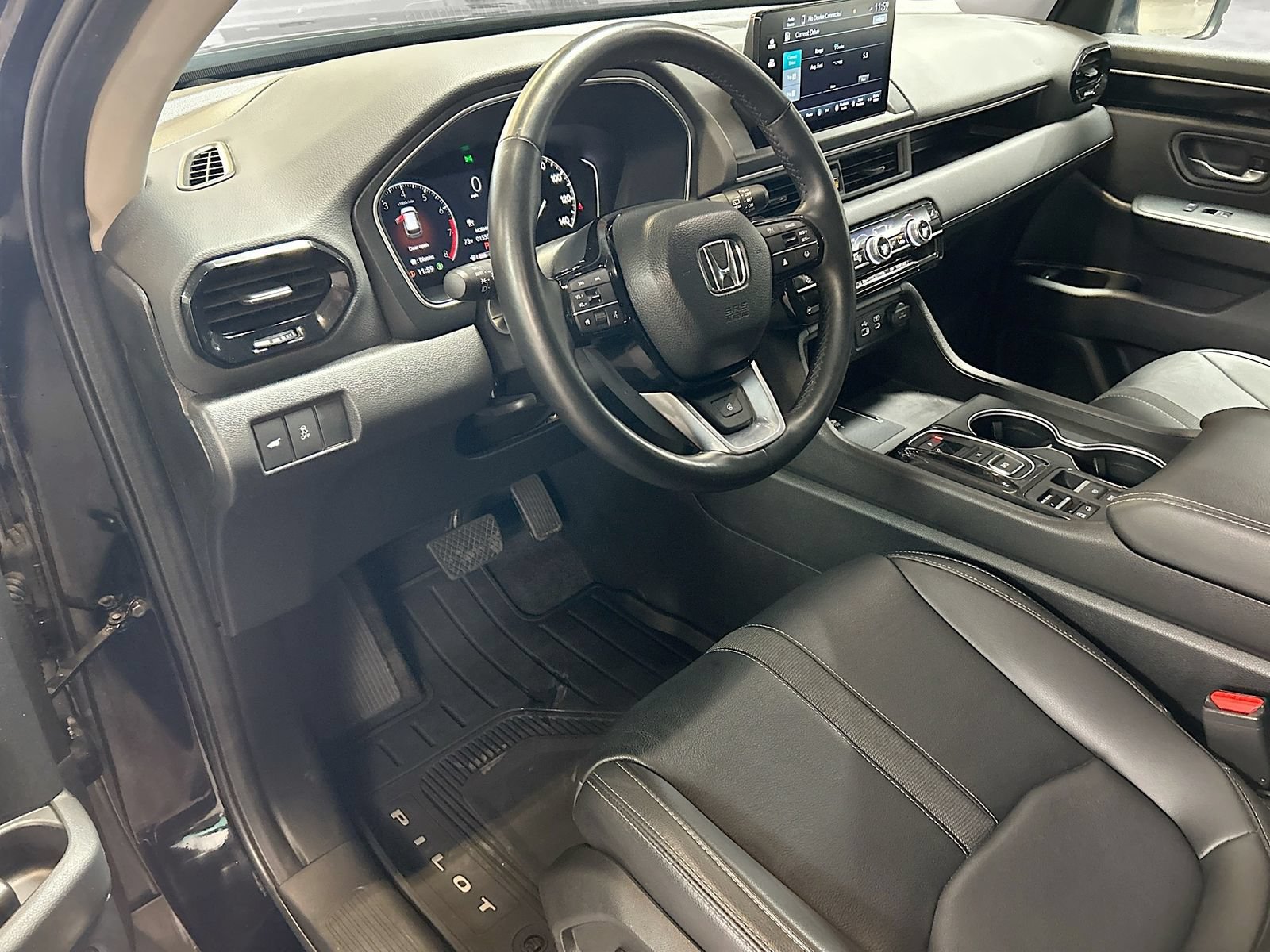 Used 2024 Honda Pilot Touring image 9