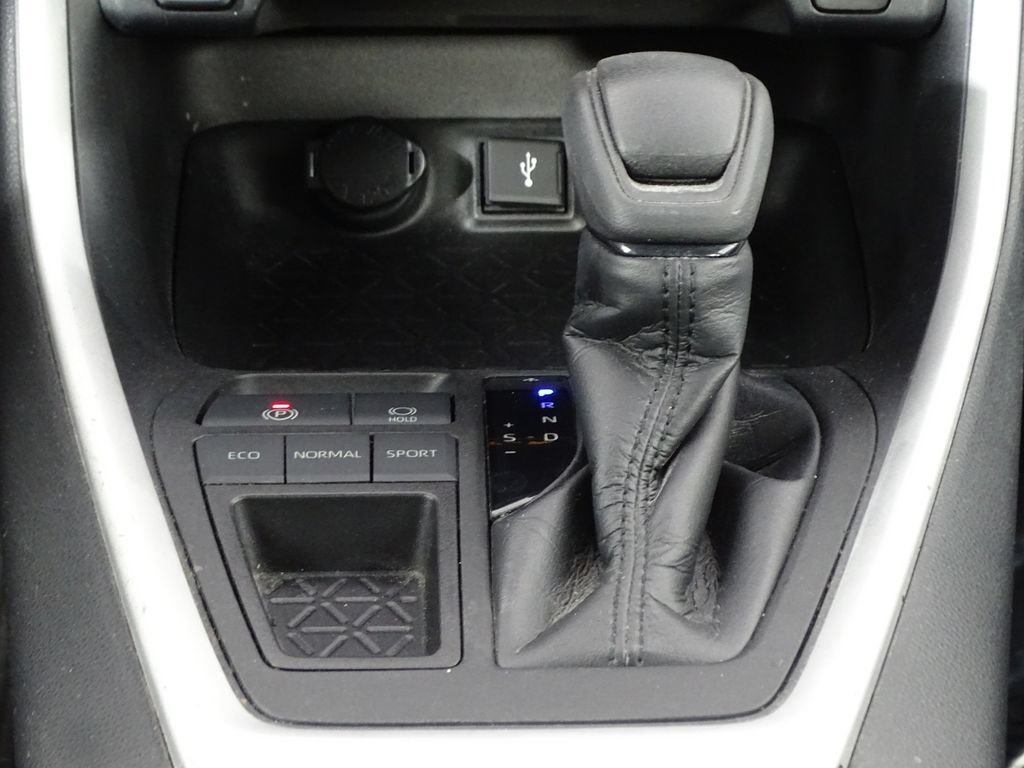 Used 2021 Toyota RAV4 LE FWD image 35