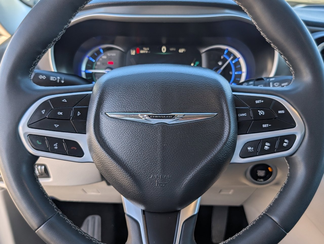 Used 2023 Chrysler Pacifica Touring-L image 19