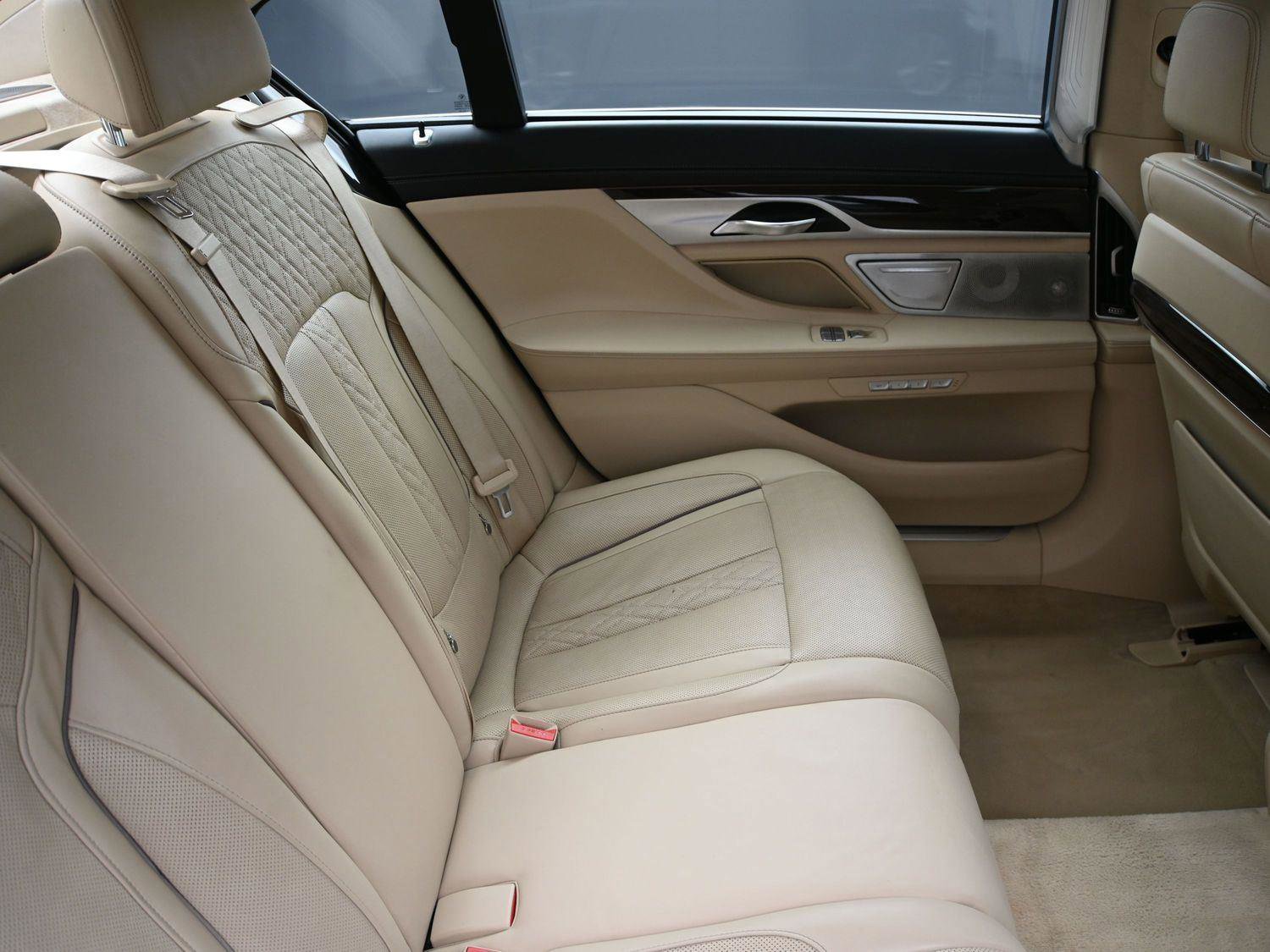 Used 2018 BMW 750i xDrive image 26