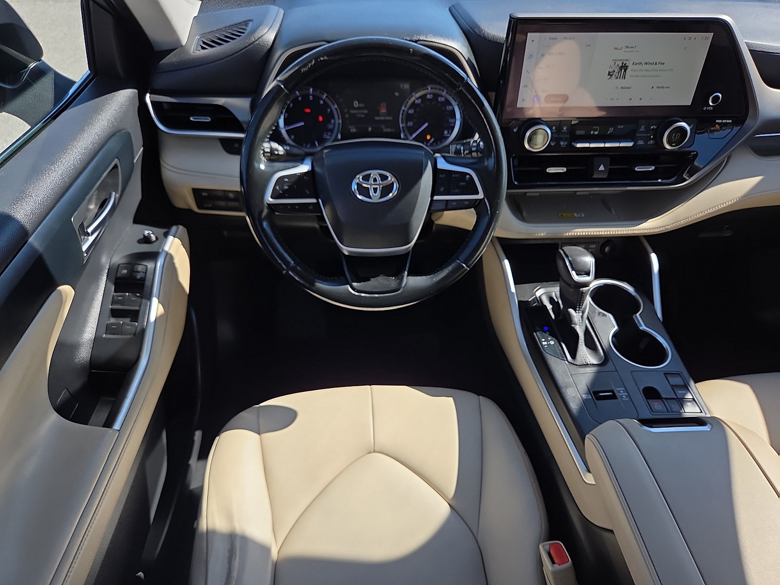 Used 2023 Toyota Highlander XLE FWD image 13