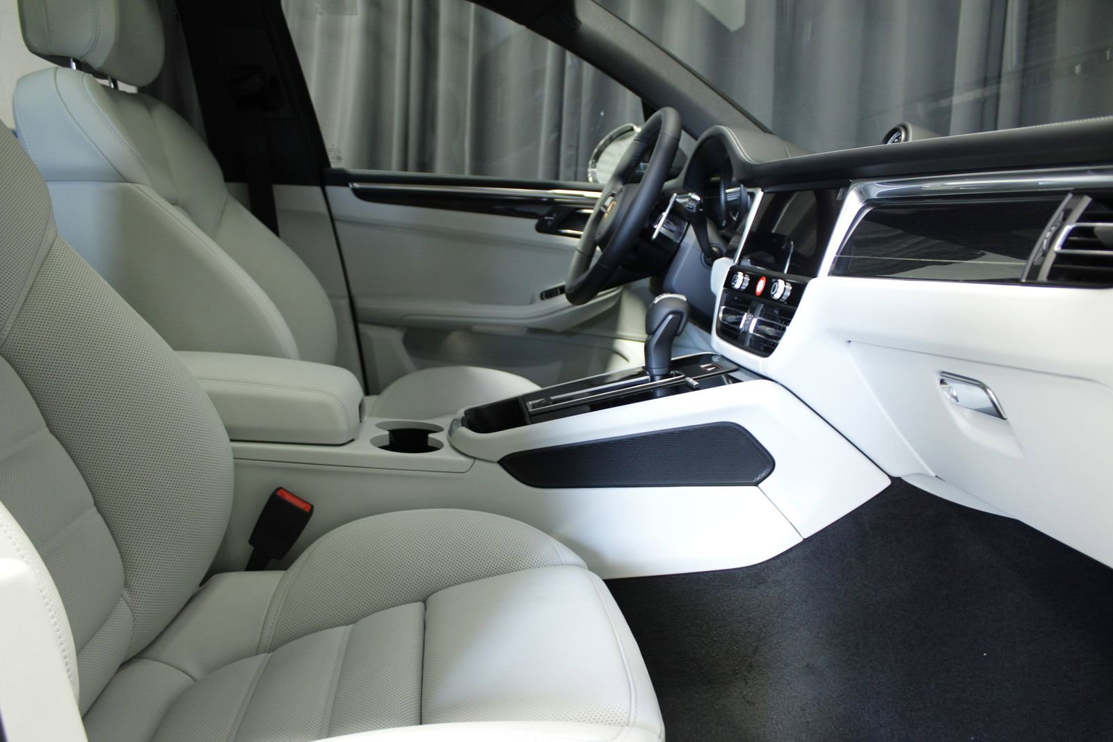 New 2026 Porsche Macan S image 29