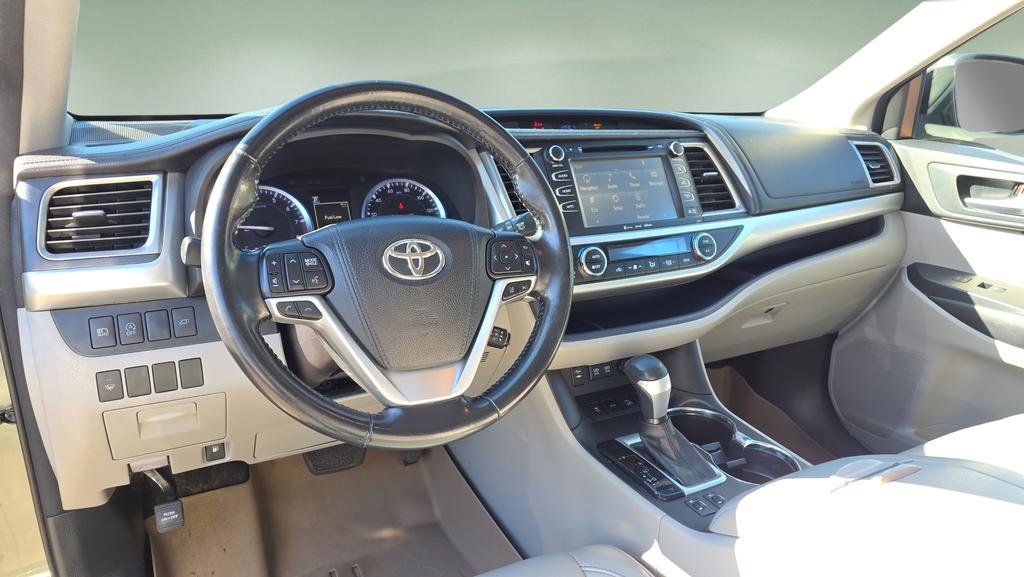 Used 2017 Toyota Highlander XLE w/ Carpet Mat Package AWD/4WD image 30