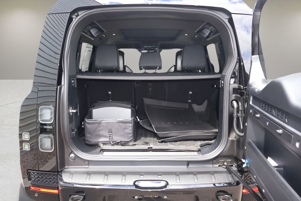 New 2026 Land Rover Defender 110 OCTA AWD/4WD image 15