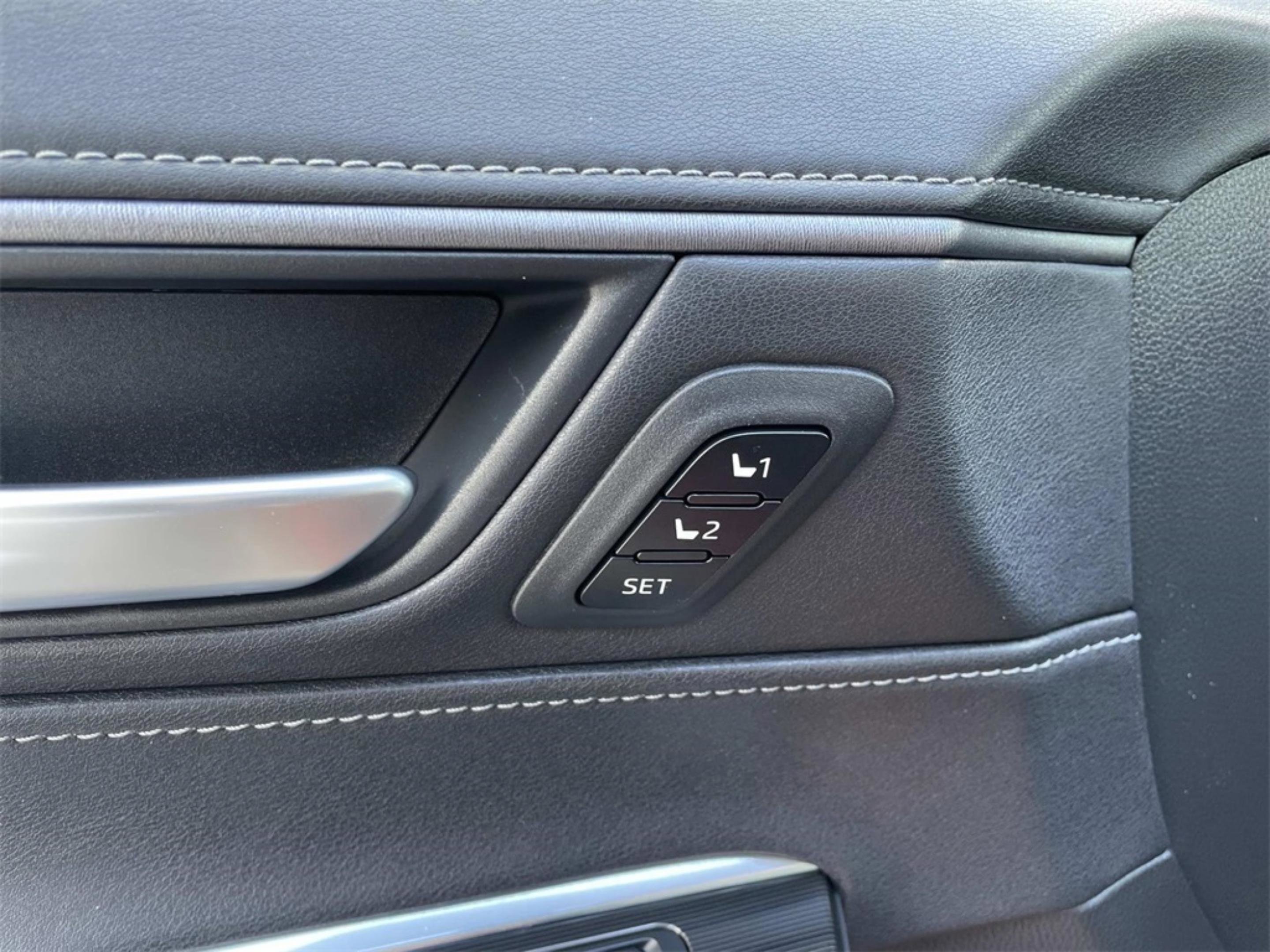 Used 2024 Toyota Venza Limited image 22