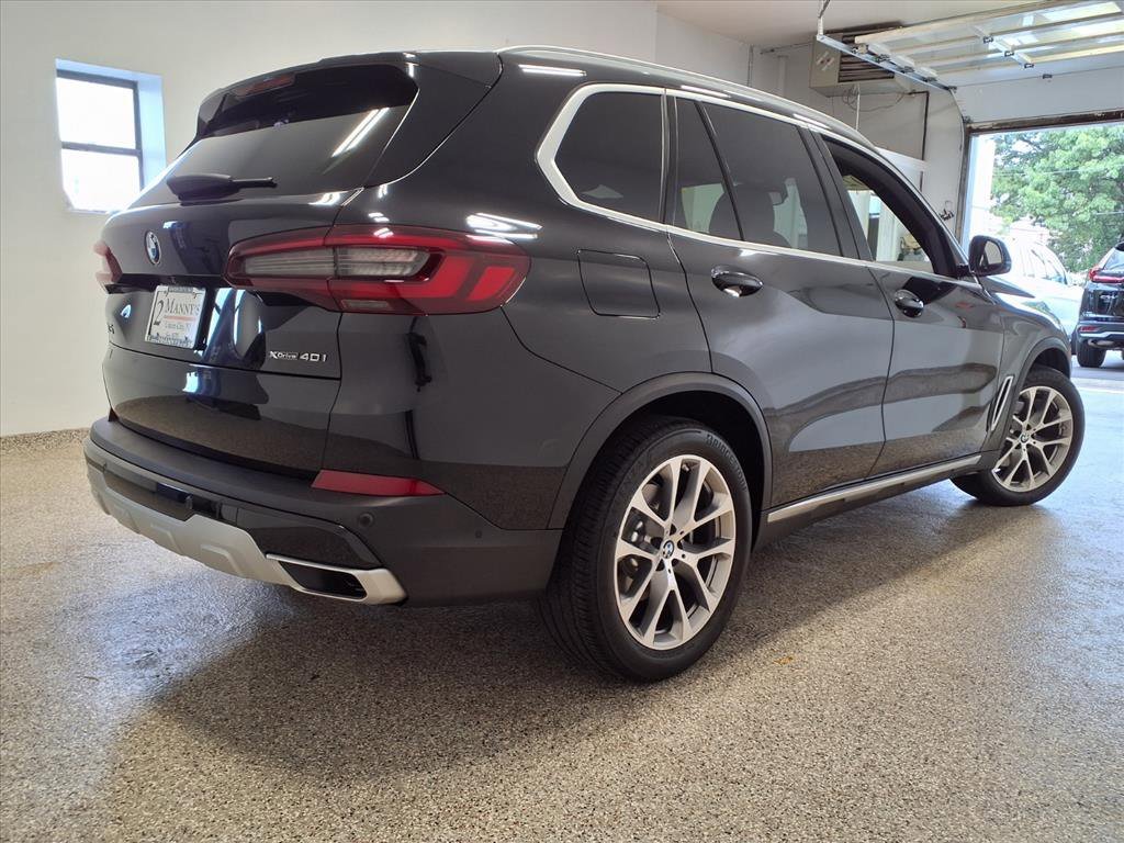 Used 2022 BMW X5 xDrive40i w/ Premium Package image 3