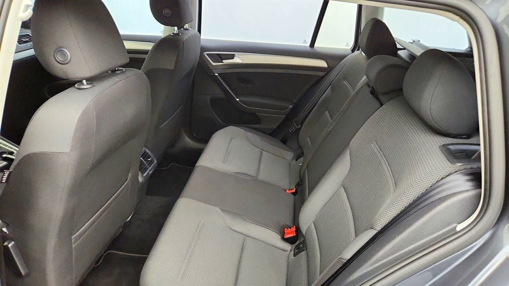 Used 2017 Volkswagen Golf S AWD/4WD image 20