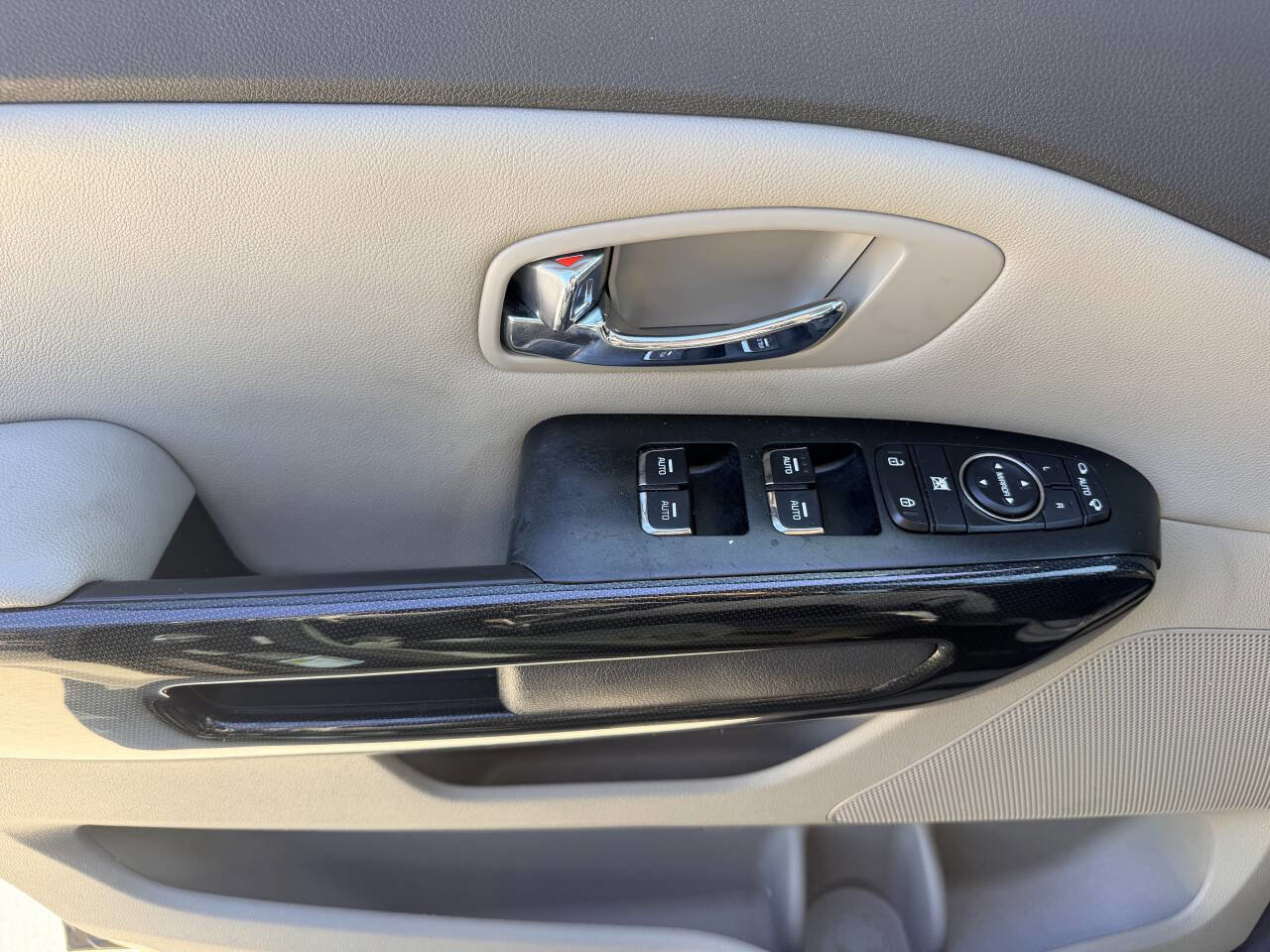 Used 2018 Kia Sedona EX image 33