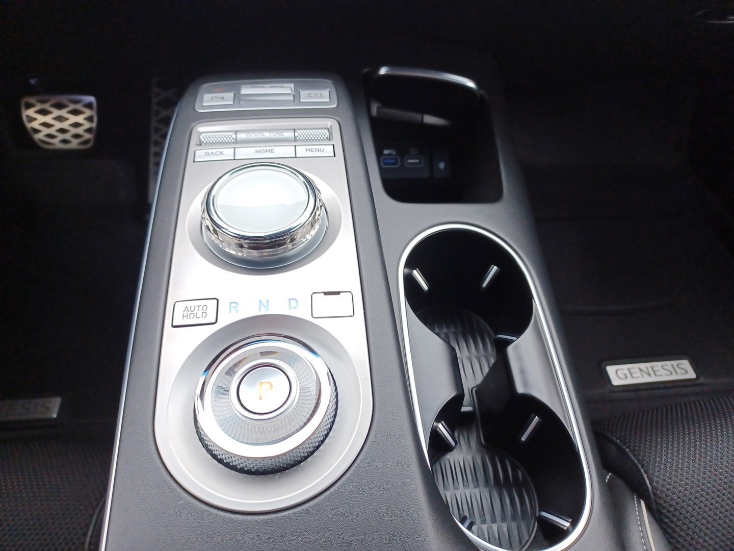 Used 2023 Genesis GV70 2.5T w/ Sport Prestige Package image 11