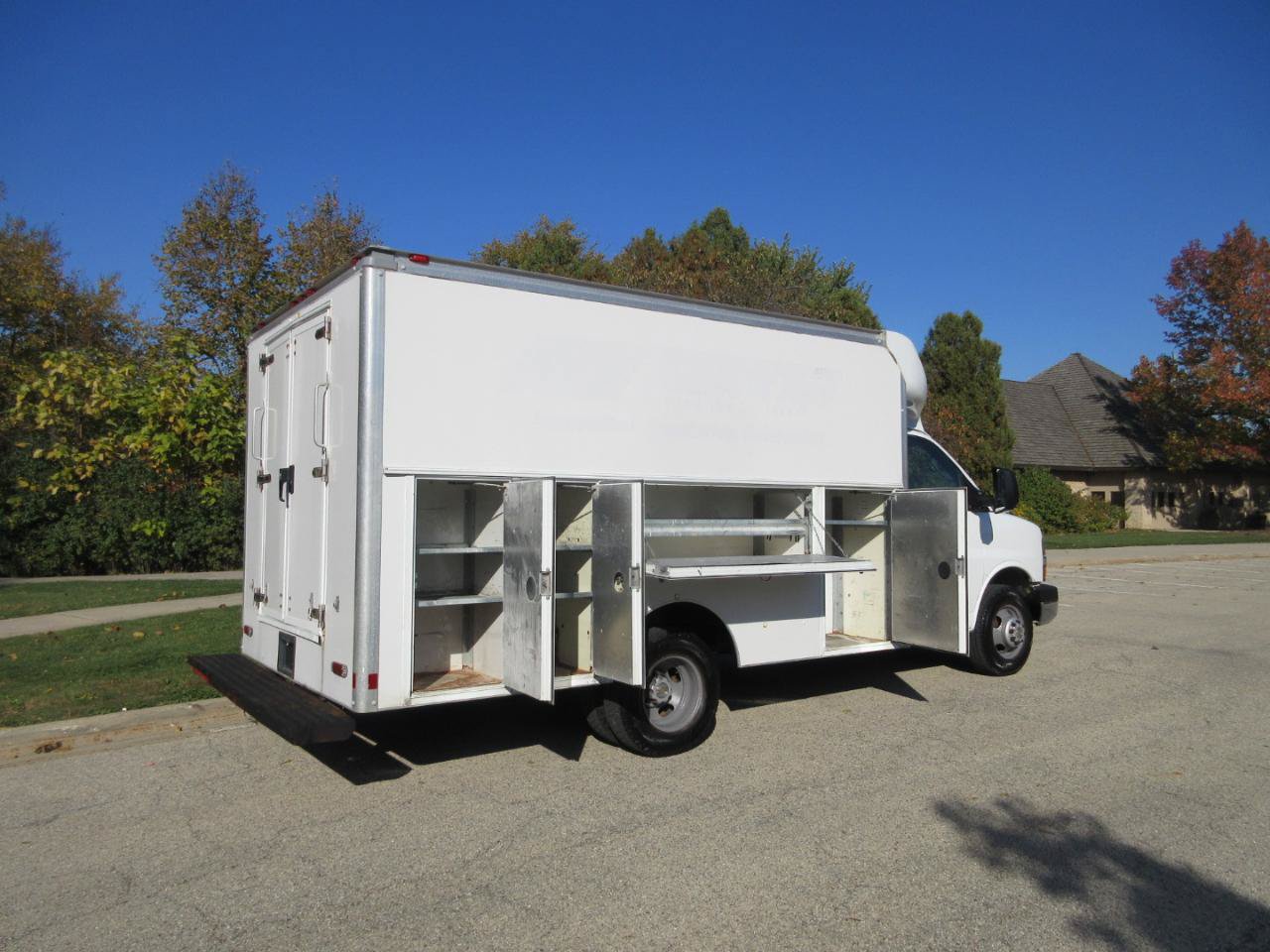 Used 2016 Chevrolet Express 3500 RWD image 15