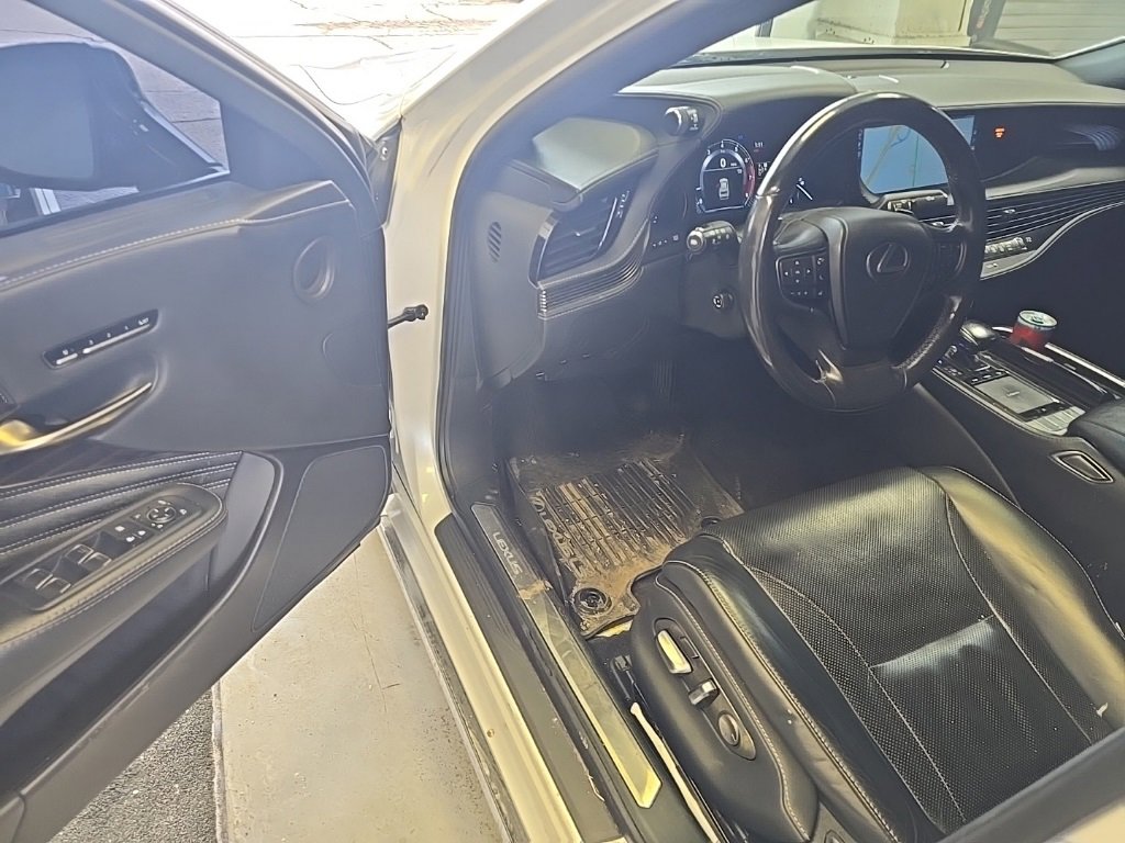Used 2019 Lexus LS 500 AWD w/ Accessory Package (Z2) image 7
