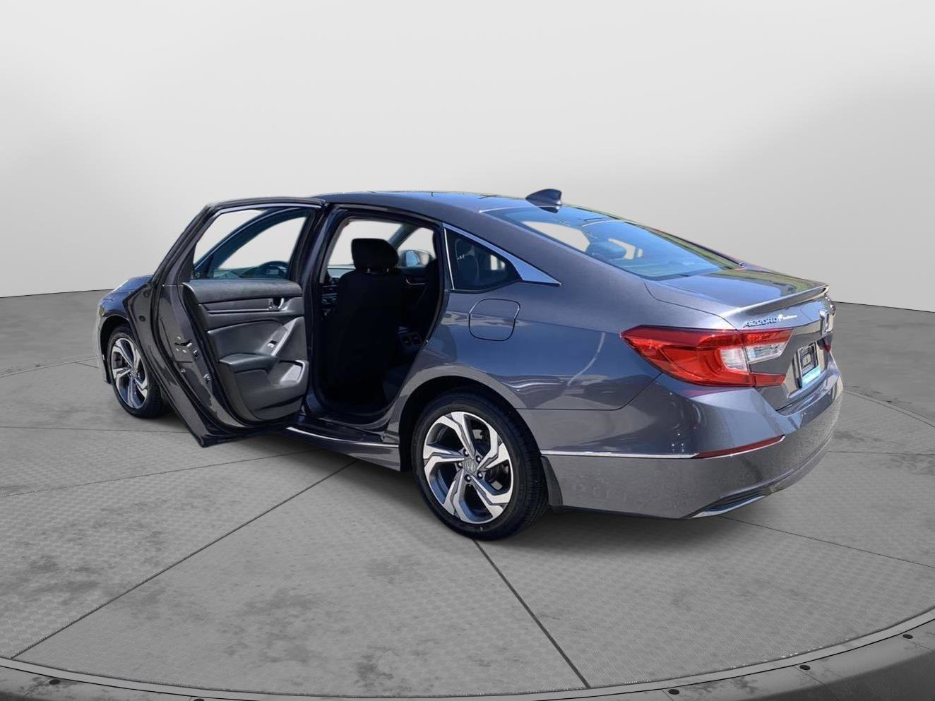 Used 2018 Honda Accord EX image 36