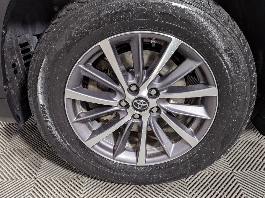 Used 2019 Toyota Highlander XLE AWD/4WD image 49
