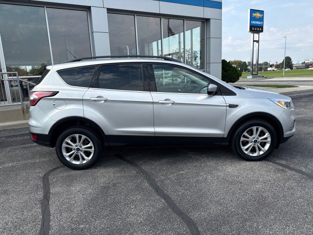 Used 2018 Ford Escape SE FWD image 2