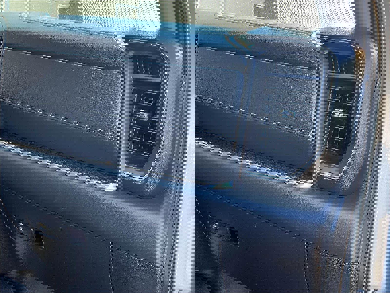 Used 2023 Chevrolet Silverado 1500 LT image 13