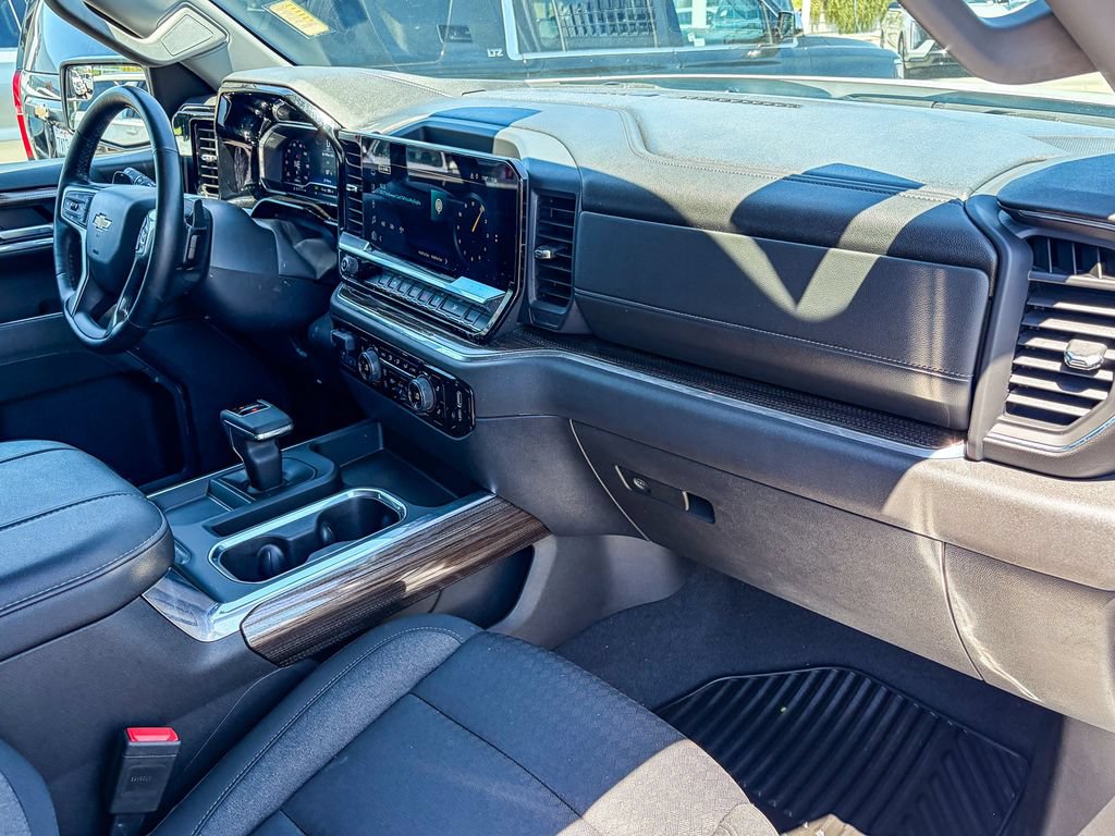 Used 2023 Chevrolet Silverado 1500 LT AWD/4WD image 34