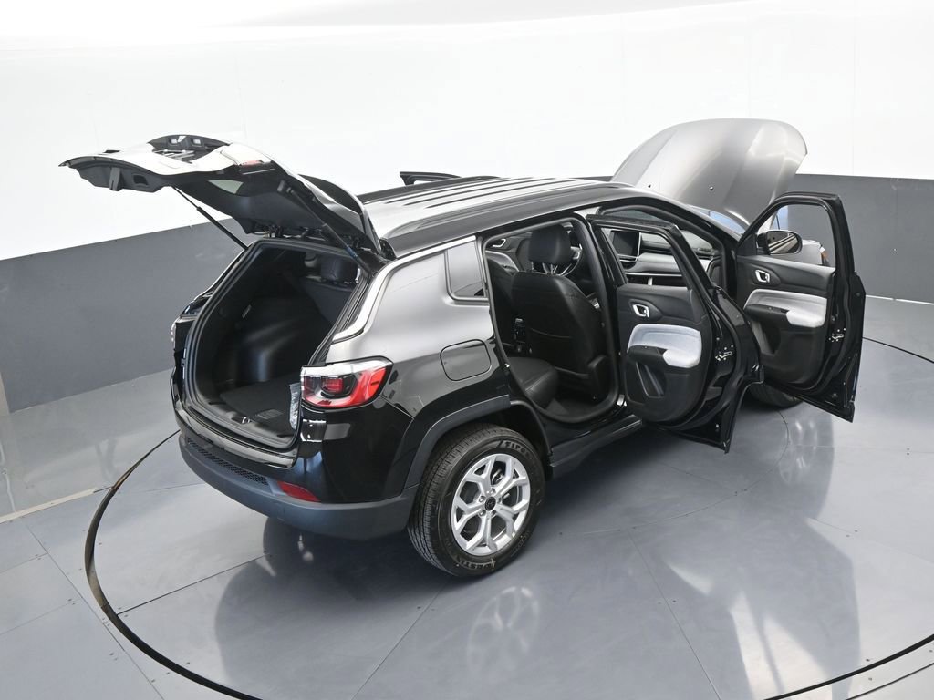 Used 2025 Jeep Compass Latitude image 61