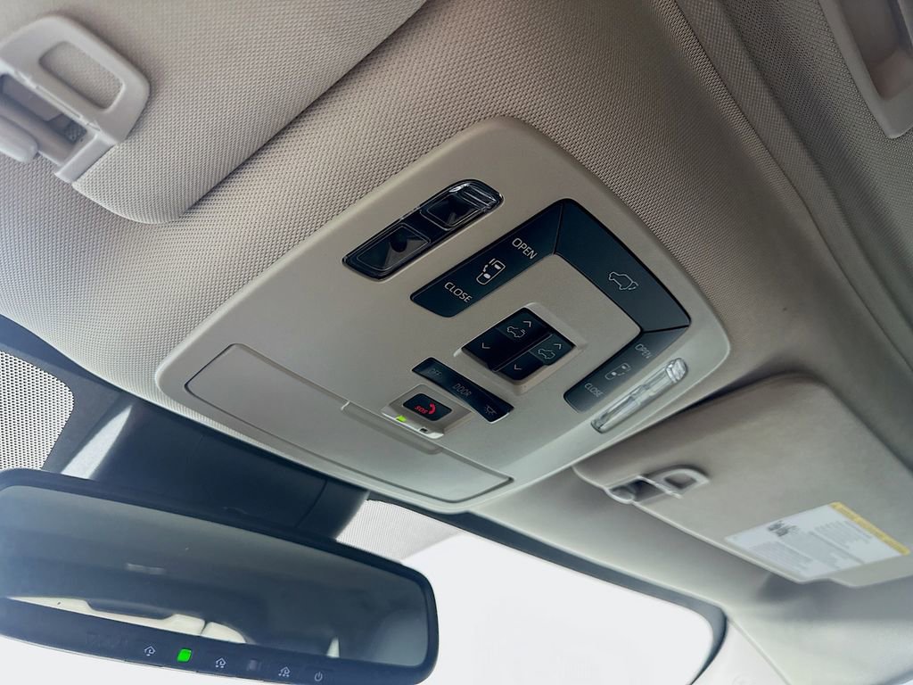 Used 2024 Toyota Sienna XLE FWD image 34