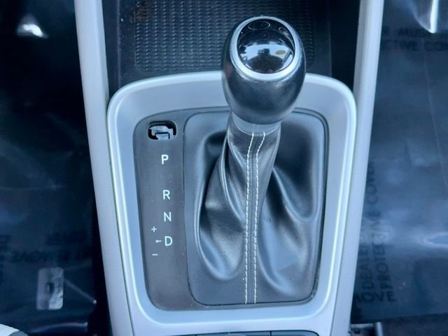 Used 2024 Hyundai Venue SEL FWD image 21
