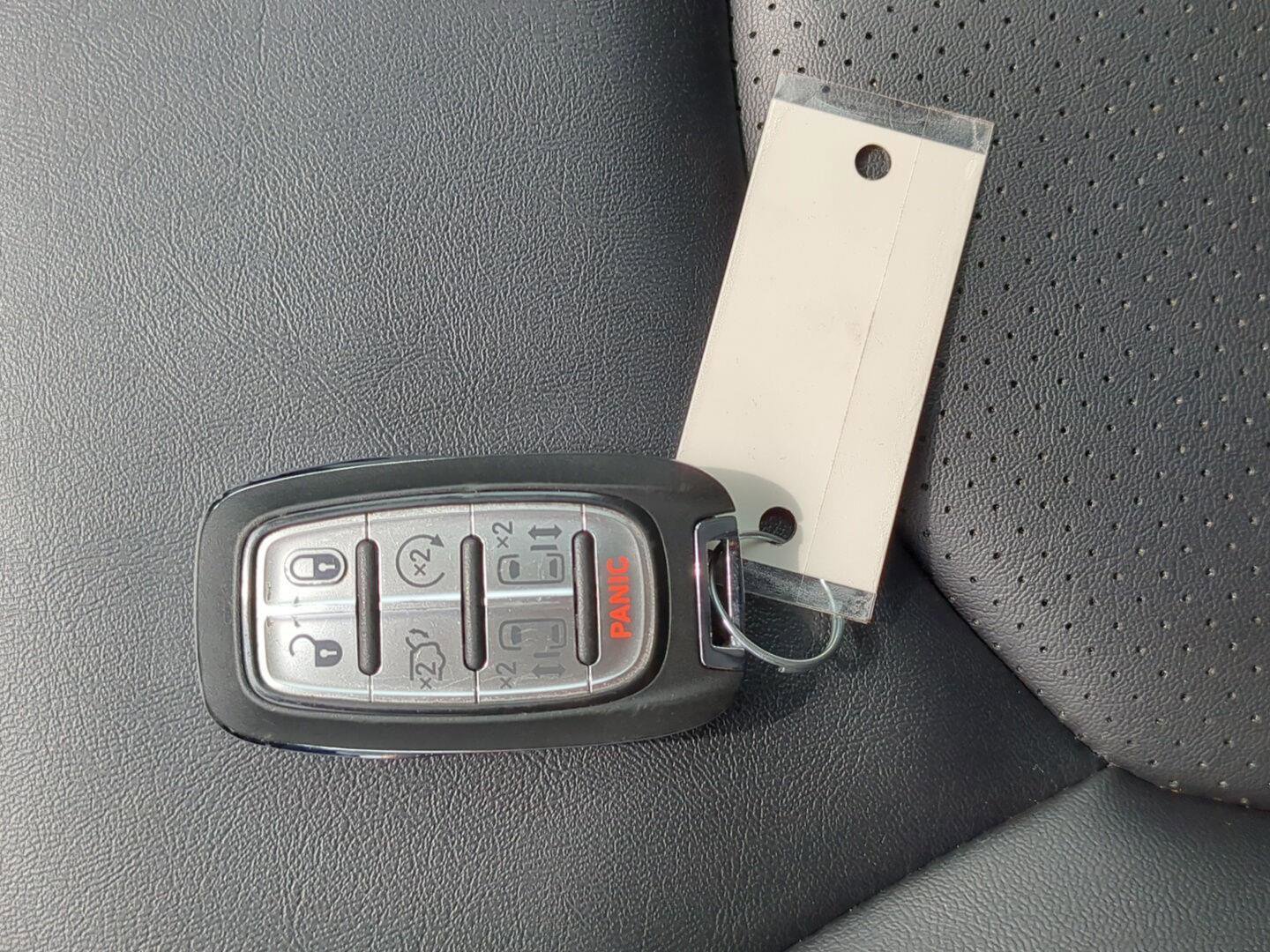 Used 2024 Chrysler Pacifica Touring-L FWD image 24