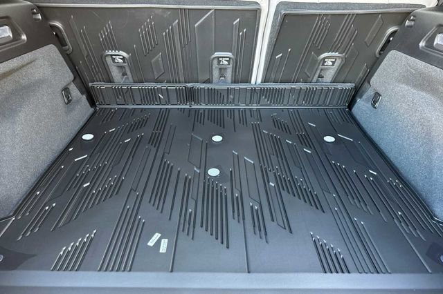 New 2026 Cadillac Lyriq Premium Sport w/ LPO, Floor Liner Package AWD/4WD image 15