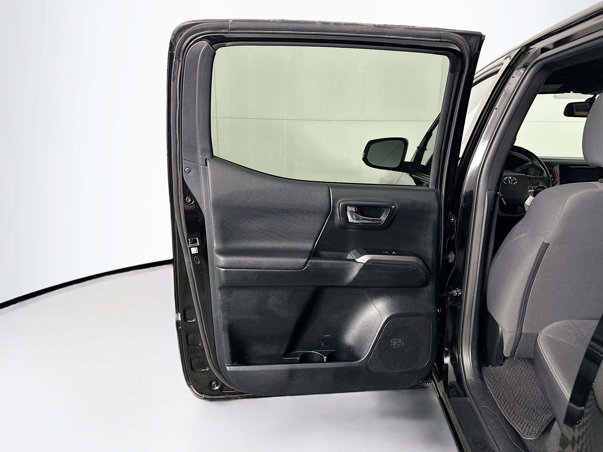 Used 2016 Toyota Tacoma TRD Off-Road image 26