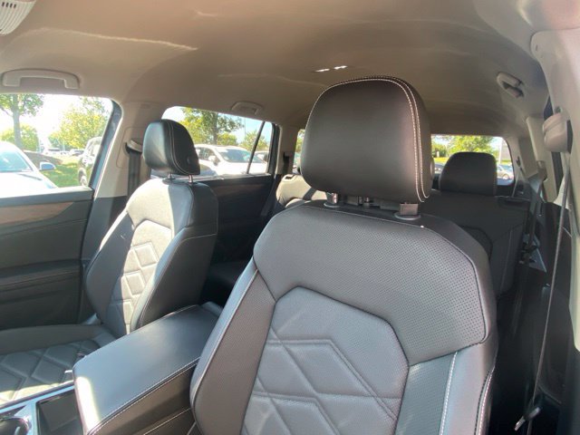 Certified 2024 Volkswagen Atlas SE w/ Black Wheel Package AWD/4WD image 13