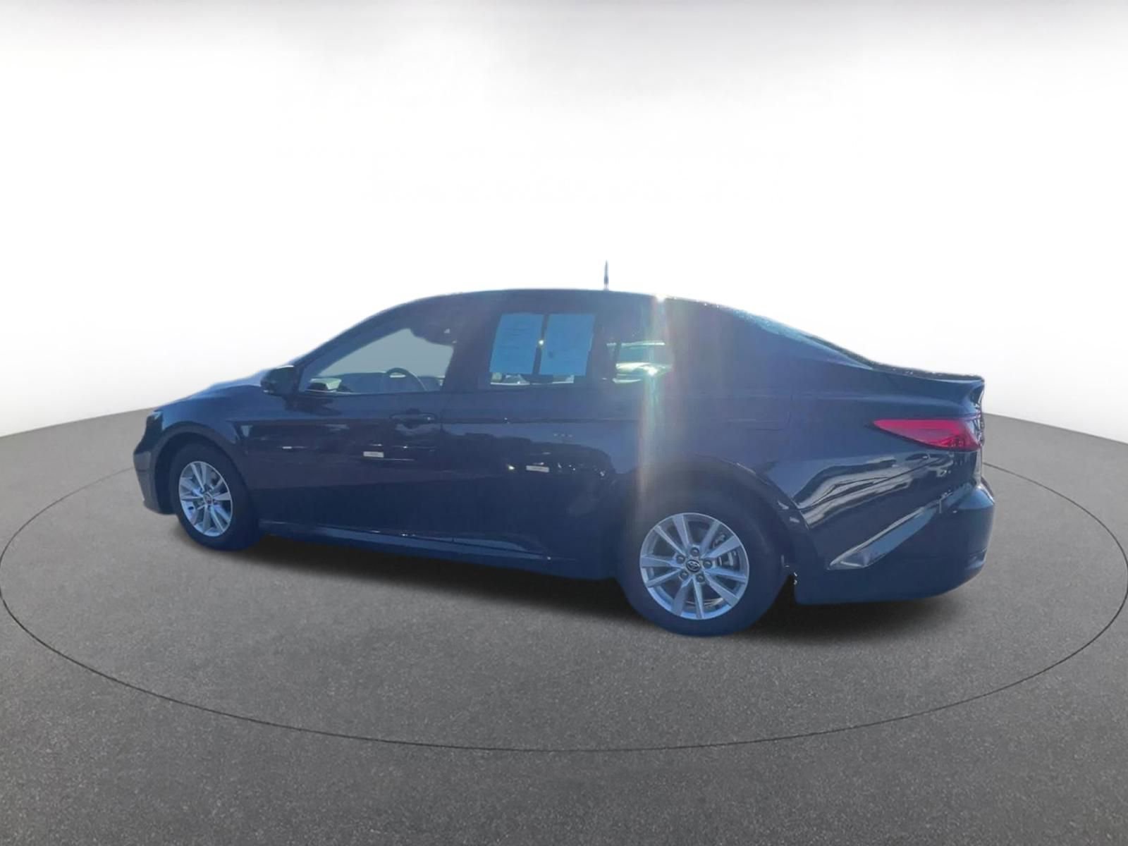 Used 2025 Toyota Camry LE image 10
