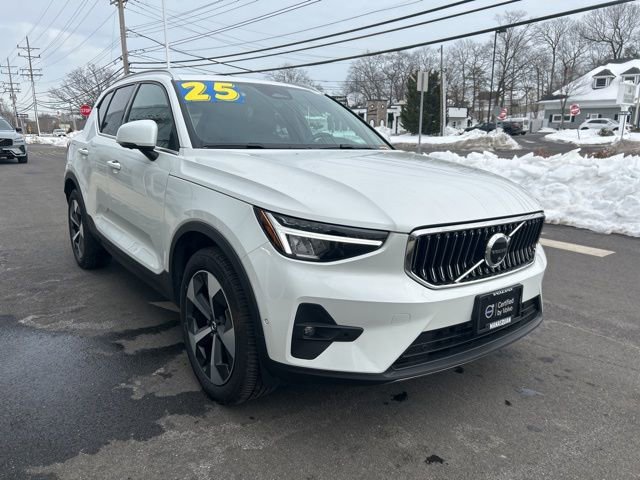 Certified 2025 Volvo XC40 B5 Plus image 6