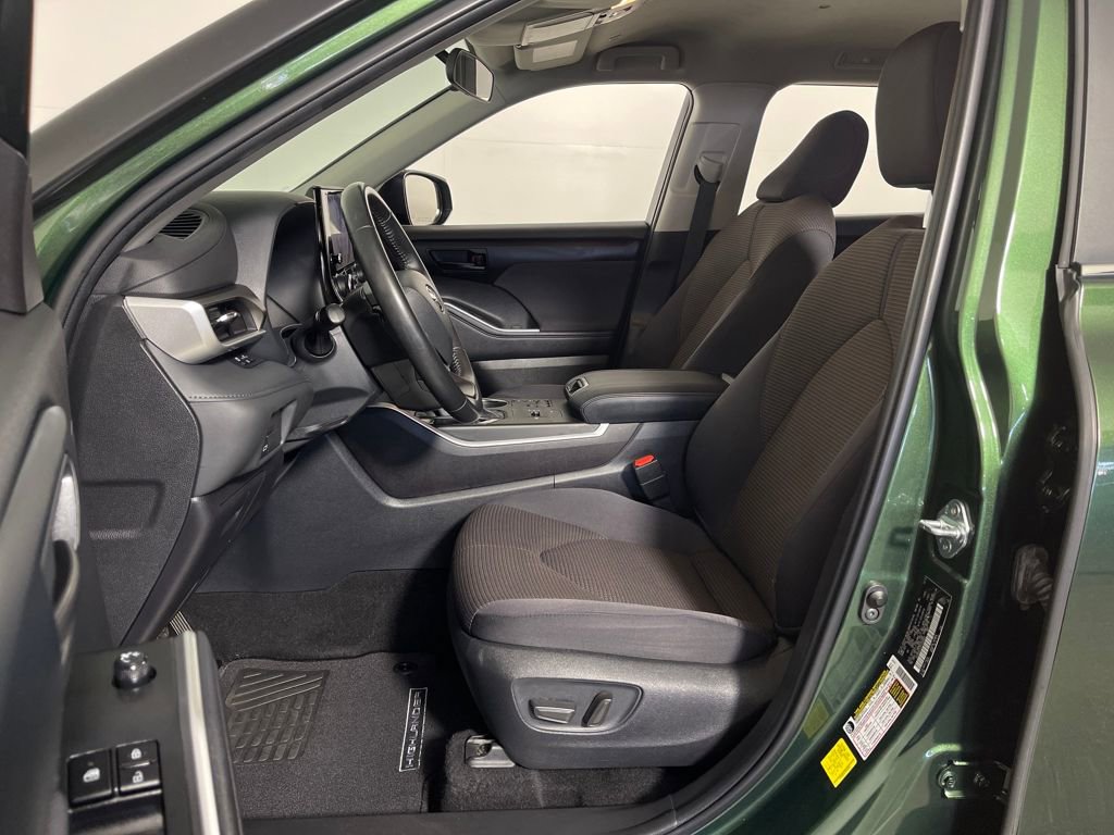 Certified 2023 Toyota Highlander LE image 12