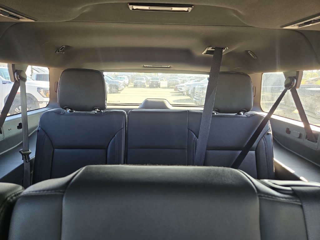 Used 2024 Chevrolet Suburban Z71 AWD/4WD image 19