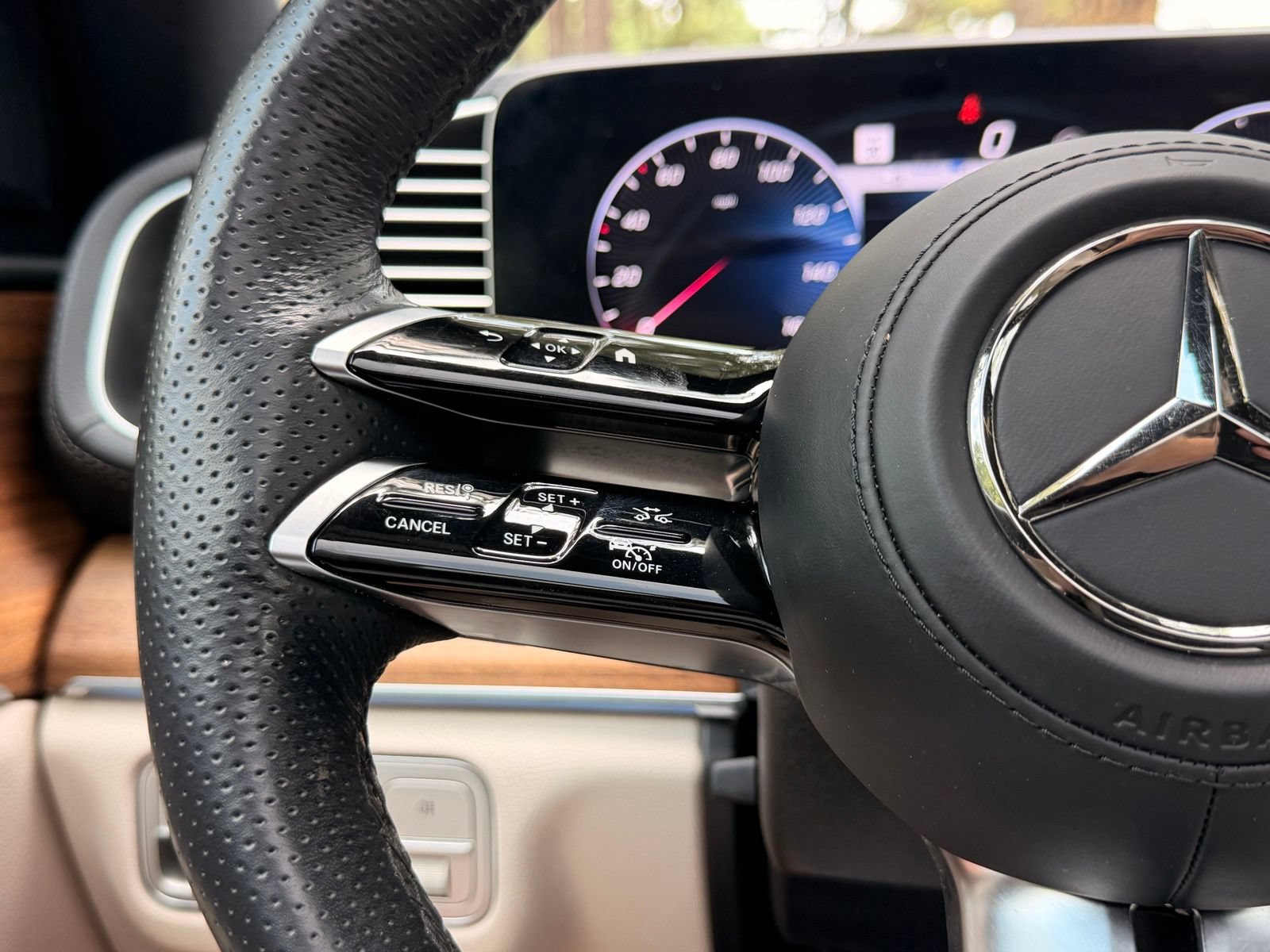 Used 2025 Mercedes-Benz GLS 450 4MATIC image 26