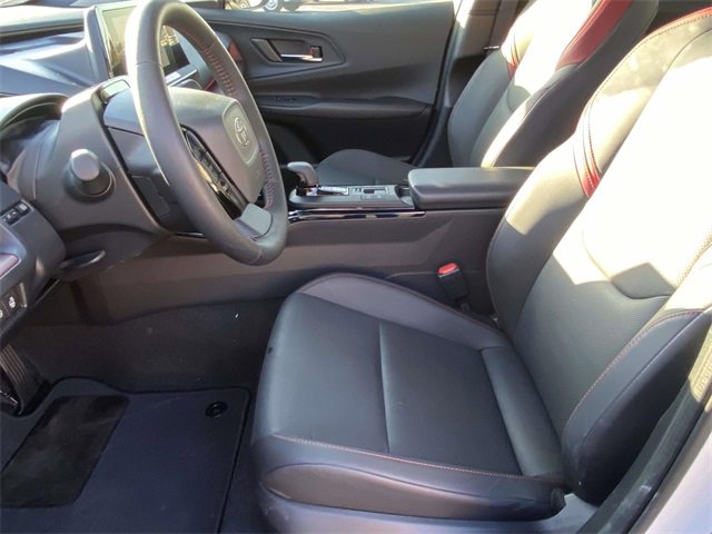 Used 2025 Toyota Prius Plug-In Hybrid image 13