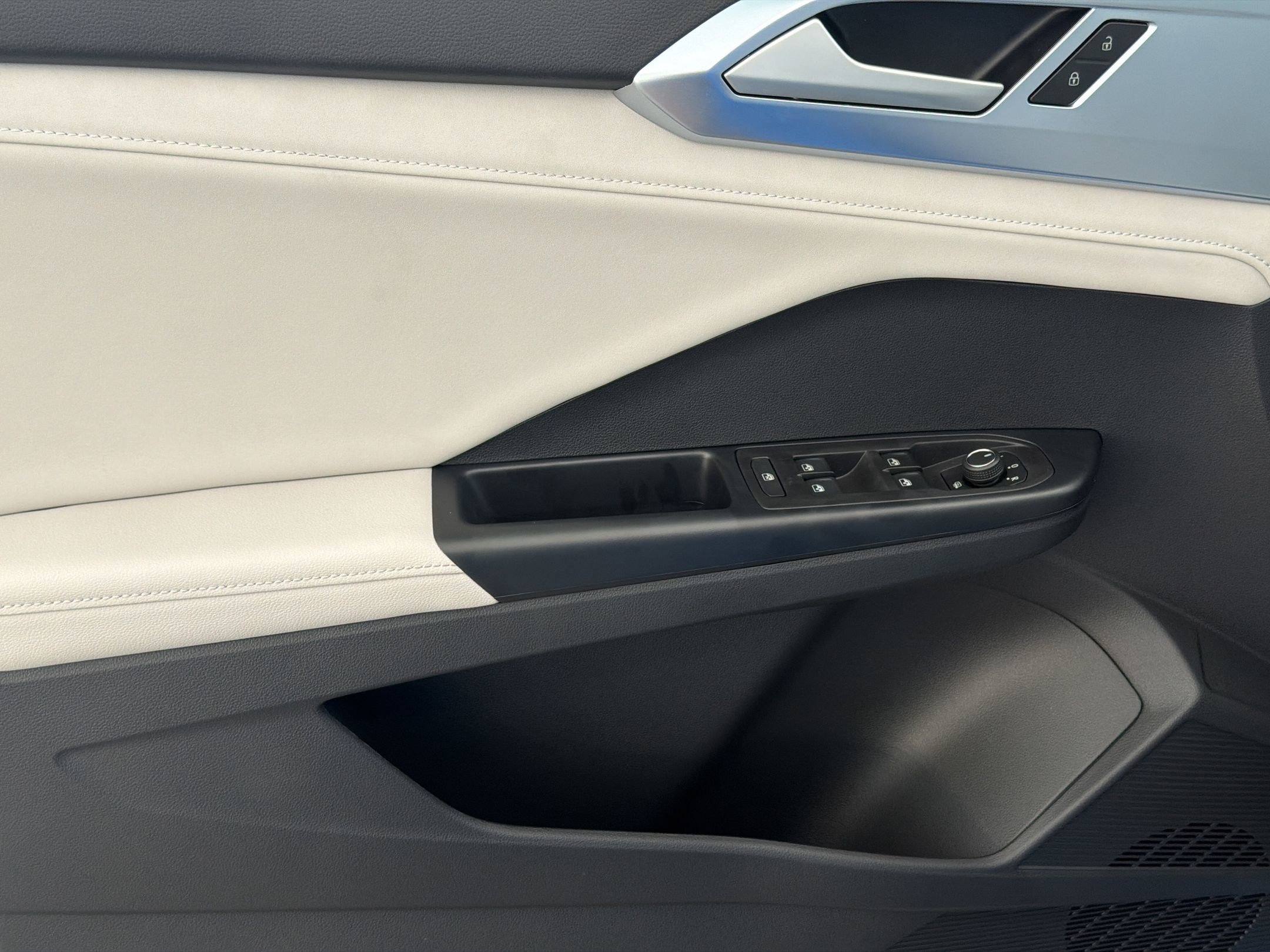 New 2026 Volkswagen Taos SE FWD image 12
