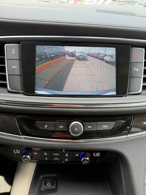 Used 2018 Buick Enclave Essence AWD/4WD image 27