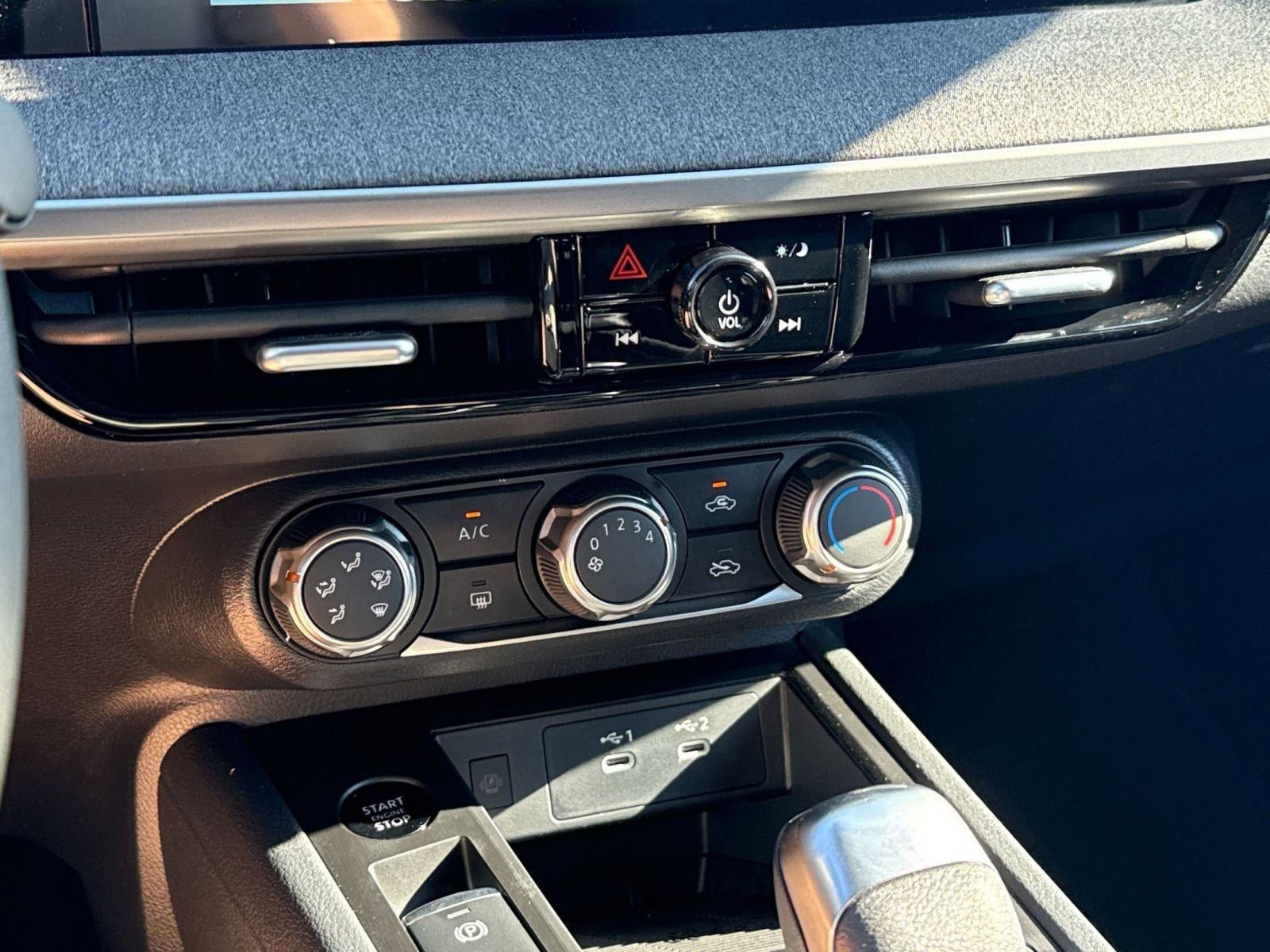 Used 2025 Nissan Kicks SV image 18