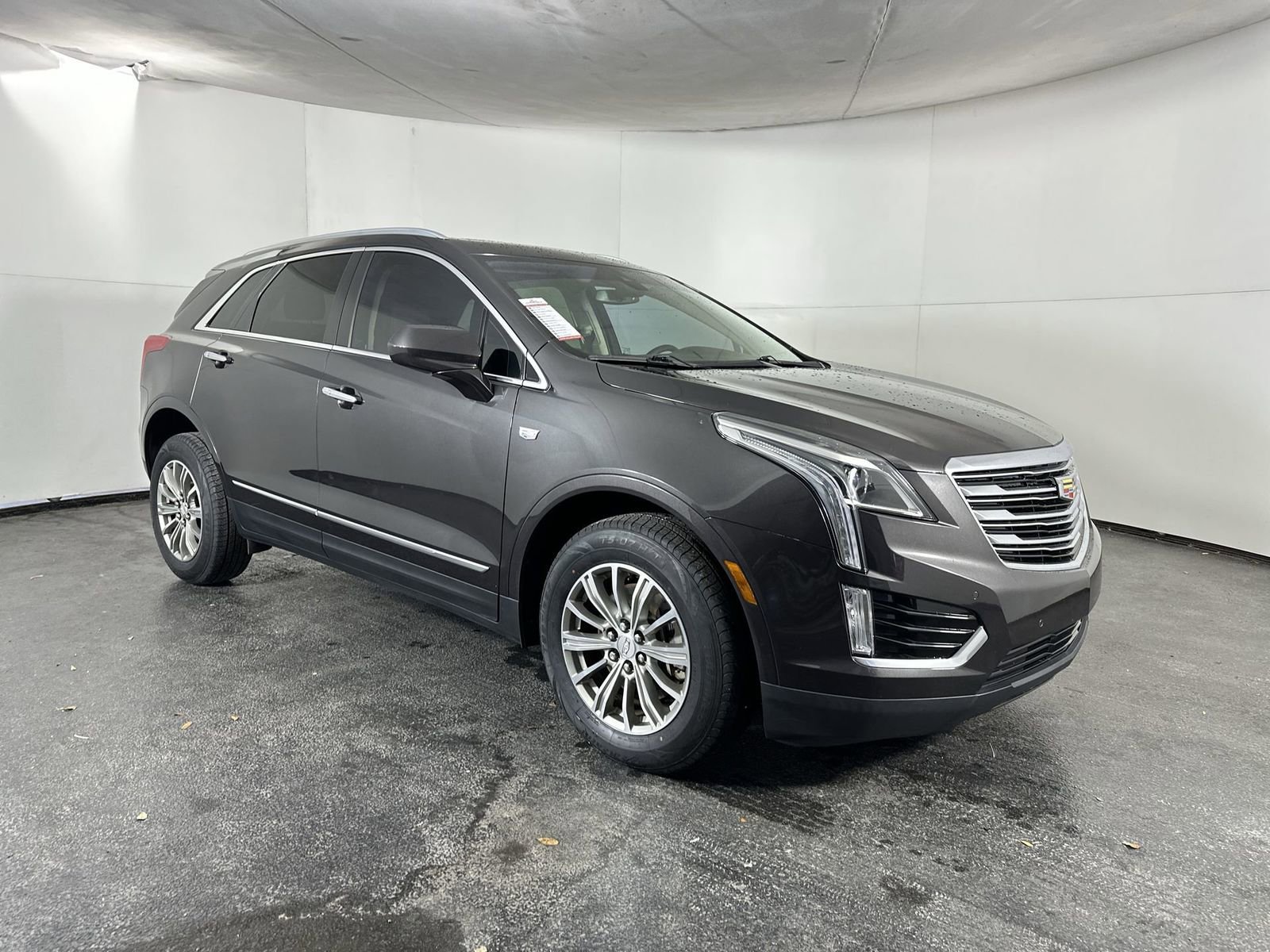 Used 2018 Cadillac XT5 Luxury w/ Driver Awareness Package image 2