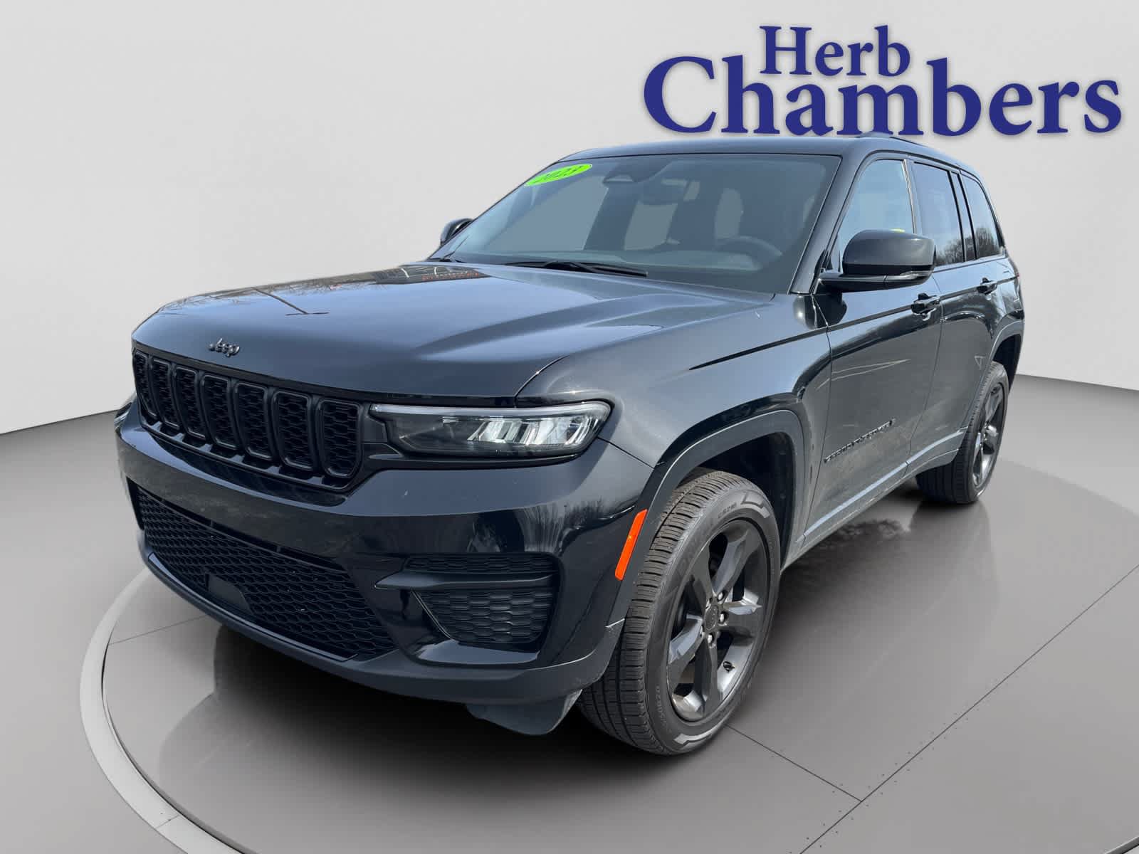 Used 2023 Jeep Grand Cherokee Altitude AWD/4WD image 8